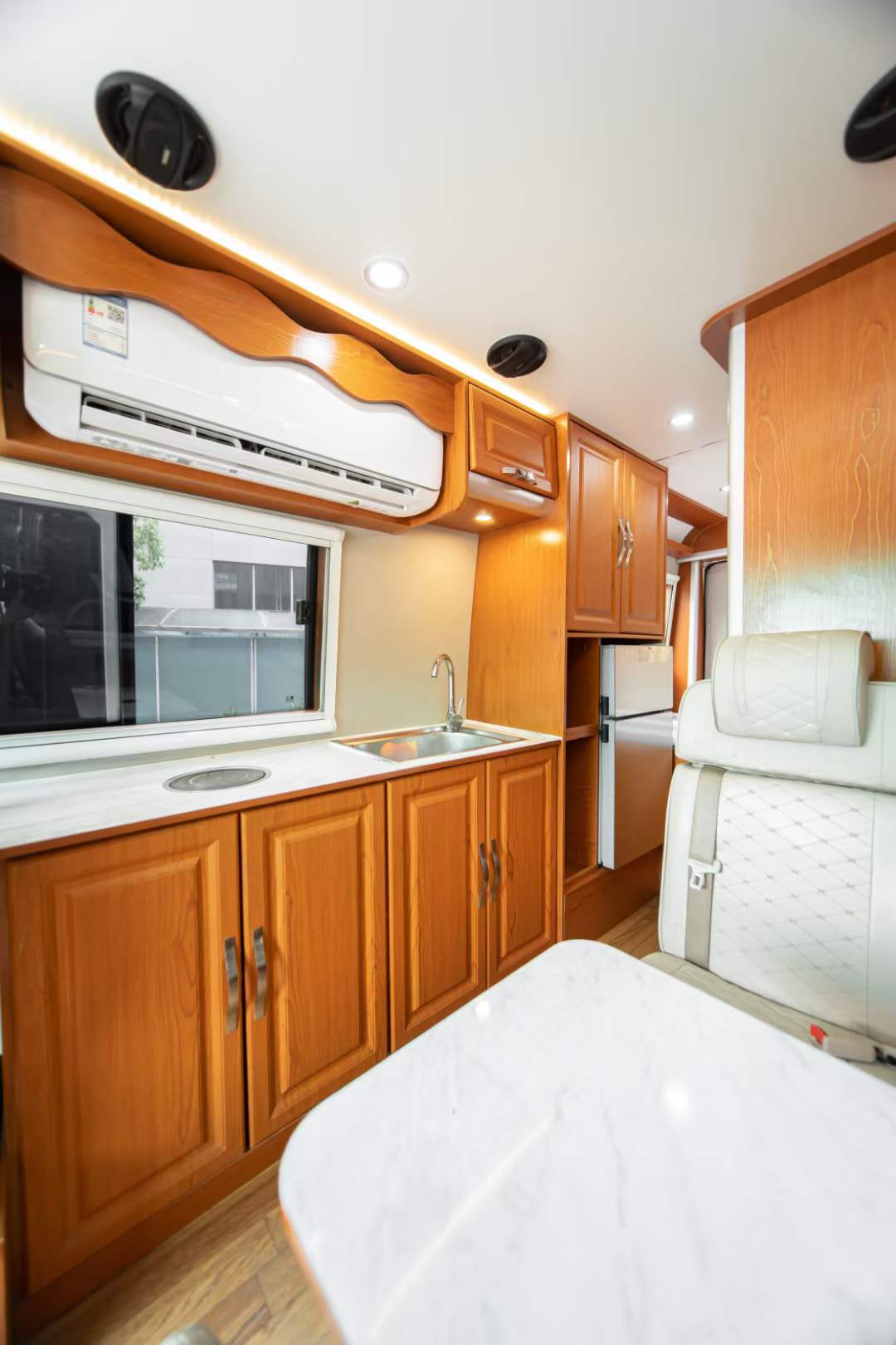 21年五菱s200b型房车